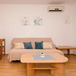 Apartamento By The Sea Barbat, Rab - 22757 Rab Town